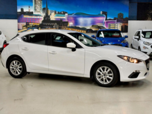2015 Mazda Mazda3 1.5 Skyactiv-G Se Nav Euro 5 (s/s) 5dr in White — image 2