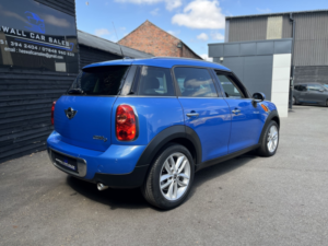 2012 MINI Countryman 1.6 Cooper D Countryman in Blue — image 3