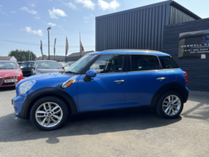 2012 MINI Countryman 1.6 Cooper D Countryman in Blue — image 6