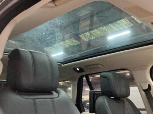 2021 Land Rover Range Rover 3.0 D300 Mhev Vogue Auto 4WD Euro 6 (s/s) 5dr in Black — image 3