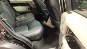 2021 Land Rover Range Rover 3.0 D300 Mhev Vogue Auto 4WD Euro 6 (s/s) 5dr in Black — image 4