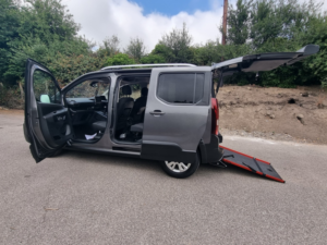 2021 Peugeot Rifter 1.5 Bluehdi Allure Premium in Grey — image 6