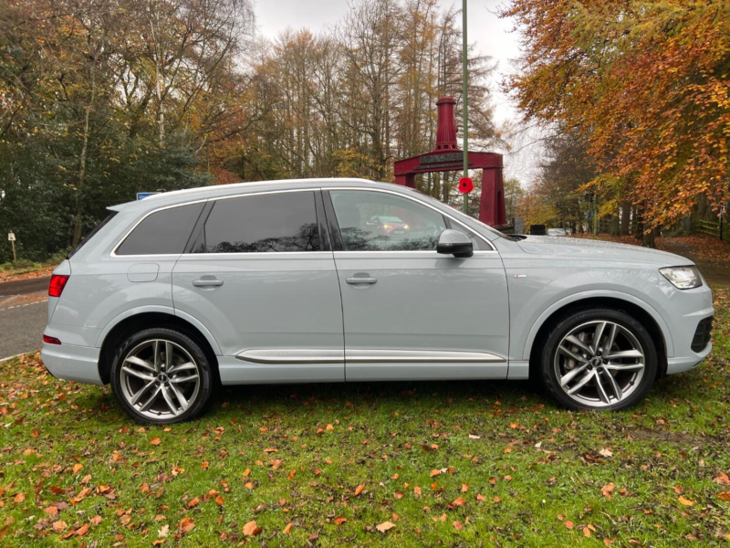 2017 Audi Q7 3.0 Tdi V6 S Line in Grey — image 1