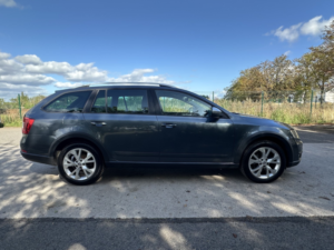 2015 Skoda Octavia 2.0 Tdi Scout in Grey — image 6