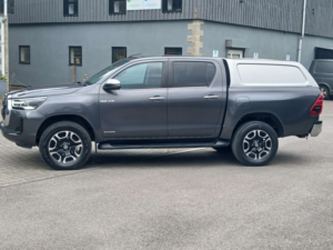 2021 Toyota Hilux 2.8 Hi-Luxury Invincible D-4d 4WD Double Cab Auto 4WD 5dr in Grey — image 4