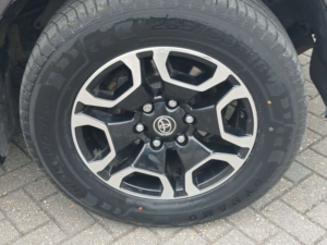 2021 Toyota Hilux 2.8 Hi-Luxury Invincible D-4d 4WD Double Cab Auto 4WD 5dr in Grey — image 5