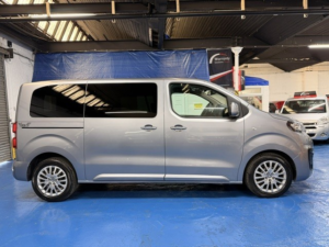 2019 Peugeot Traveller 2.0 Bluehdi Active in Grey — image 5