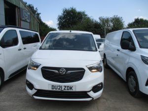 2021 Vauxhall Combo 1.5 Turbo D 2300 Sportive in White — image 2