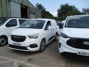 2021 Vauxhall Combo 1.5 Turbo D 2300 Sportive in White — image 3