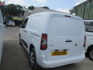 2021 Vauxhall Combo 1.5 Turbo D 2300 Sportive in White — image 4