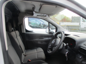 2021 Vauxhall Combo 1.5 Turbo D 2300 Sportive in White — image 6