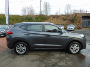 2017 Hyundai Tucson 1.6 Tucson Se Nav 1.6 Gdi 132ps * Mot April 2027 * Finance Available * Full Service History * Free in Grey — image 2
