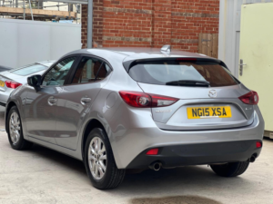 2015 Mazda Mazda3 2.0 Skyactiv-G Se Nav Euro 5 (s/s) 5dr in Silver — image 3