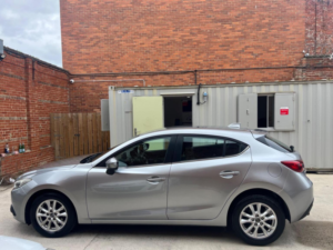 2015 Mazda Mazda3 2.0 Skyactiv-G Se Nav Euro 5 (s/s) 5dr in Silver — image 4