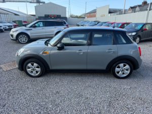 2017 MINI Hatch 1.5 Cooper Hatchback 5dr Petrol Manual Euro 6 (s/s) (136 Ps) in Grey — image 5