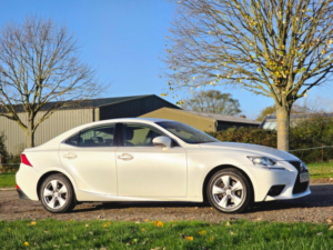 2014 Lexus Is 2.5 300h Se E-CVT Euro 5 (s/s) 4dr in White — image 2