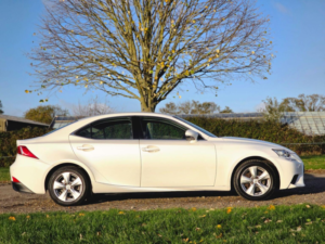 2014 Lexus Is 2.5 300h Se E-CVT Euro 5 (s/s) 4dr in White — image 3