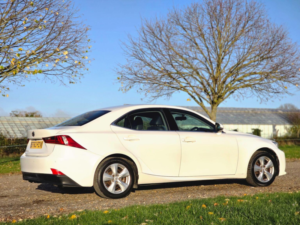 2014 Lexus Is 2.5 300h Se E-CVT Euro 5 (s/s) 4dr in White — image 4