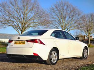 2014 Lexus Is 2.5 300h Se E-CVT Euro 5 (s/s) 4dr in White — image 6