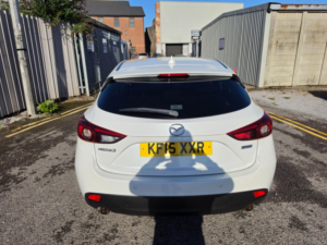 2015 Mazda Mazda3 2.0 Skyactiv-G Se-L Nav Euro 6 (s/s) 5dr in White — image 5