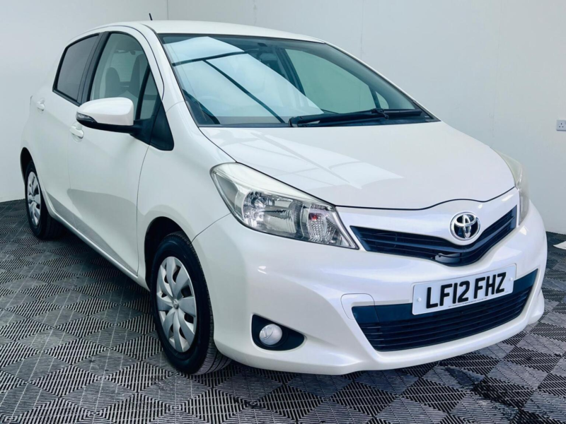 2012 Toyota Yaris 1.33 Dual Vvt-I Tr Multidrive S Euro 5 5dr in White — image 1