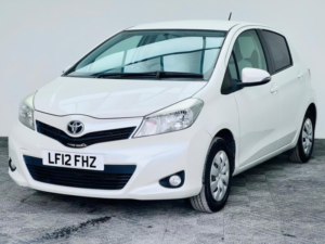 2012 Toyota Yaris 1.33 Dual Vvt-I Tr Multidrive S Euro 5 5dr in White — image 3