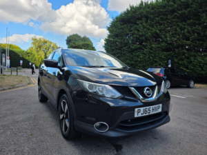 2015 Nissan Qashqai 1.2 Dig-T N-Tec+ 2WD Euro 6 (s/s) 5dr in Black — image 2