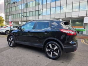 2015 Nissan Qashqai 1.2 Dig-T N-Tec+ 2WD Euro 6 (s/s) 5dr in Black — image 3
