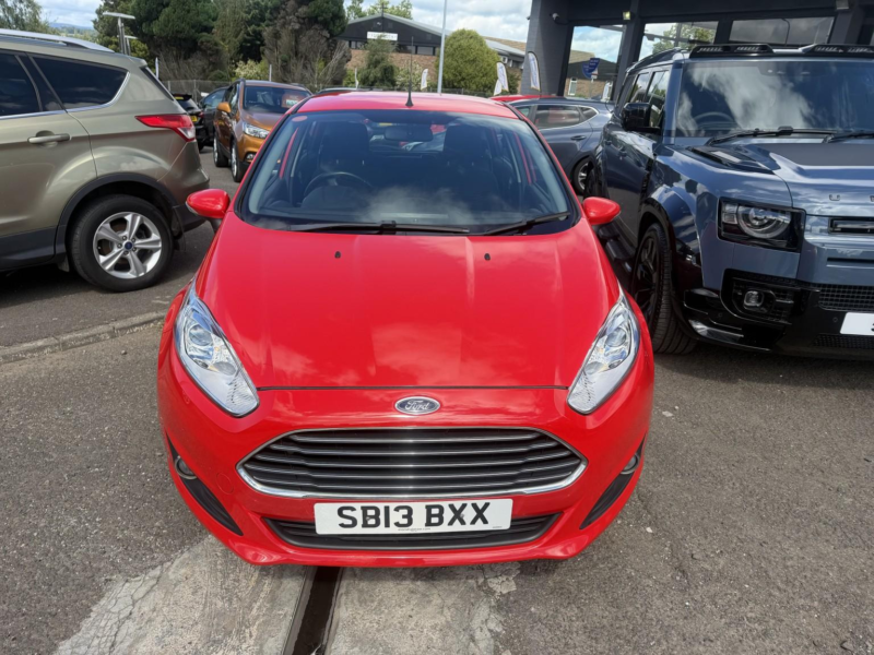 2013 Ford Fiesta 1.25 Zetec Hatchback 5dr Petrol Manual Euro 5 (82 Ps) in Red — image 1