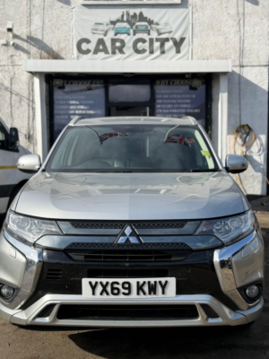 2019 Mitsubishi Outlander 2.4h Twinmotor 13.8kwh Juro CVT 4WD Euro 6 (s/s) 5dr in Silver — image 2