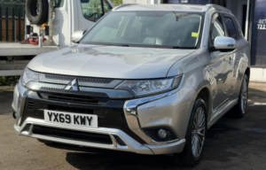 2019 Mitsubishi Outlander 2.4h Twinmotor 13.8kwh Juro CVT 4WD Euro 6 (s/s) 5dr in Silver — image 3