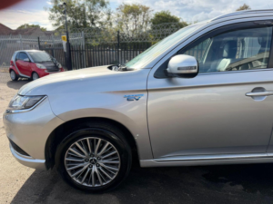 2019 Mitsubishi Outlander 2.4h Twinmotor 13.8kwh Juro CVT 4WD Euro 6 (s/s) 5dr in Silver — image 4