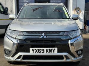 2019 Mitsubishi Outlander 2.4h Twinmotor 13.8kwh Juro CVT 4WD Euro 6 (s/s) 5dr in Silver — image 5