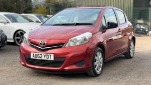 2012 Toyota Yaris 1.33 Dual Vvt-I Tr Euro 5 5dr in Red — image 3