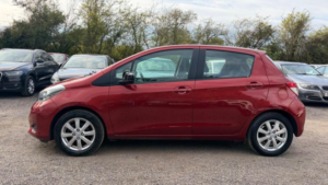 2012 Toyota Yaris 1.33 Dual Vvt-I Tr Euro 5 5dr in Red — image 6