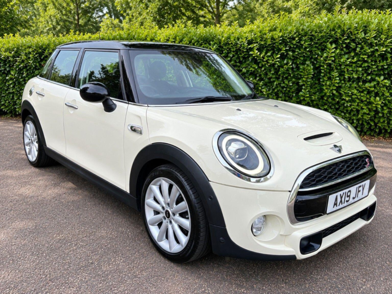 2018 MINI Hatch 2.0 Cooper S Classic Steptronic Euro 6 (s/s) 5dr in White — image 1