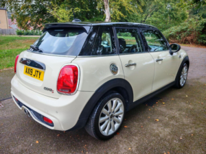 2018 MINI Hatch 2.0 Cooper S Classic Steptronic Euro 6 (s/s) 5dr in White — image 4