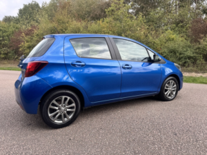 2015 Toyota Yaris 1.3 Dual Vvt-I Icon in Blue — image 6