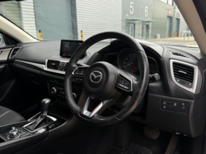 2017 Mazda Mazda3 2.0 Skyactiv-G Se-L Nav Auto Euro 6 (s/s) 5dr in Blue — image 2