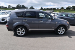 2007 Mitsubishi Outlander 2.0 Di-Dc Warrior in Grey — image 2