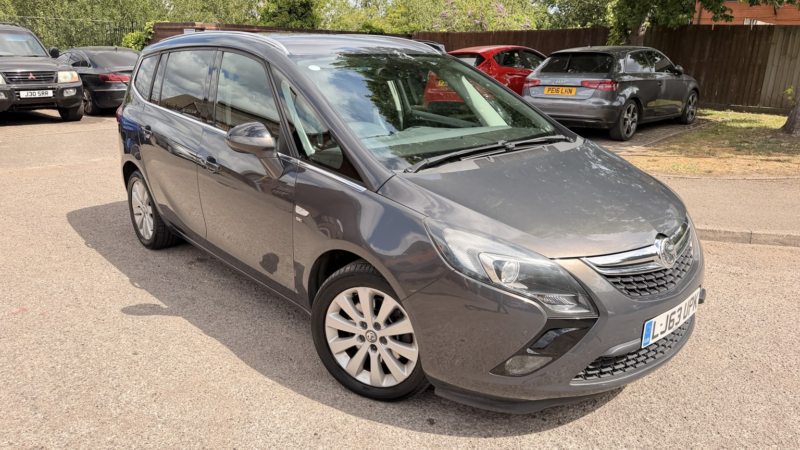 2013 Vauxhall Zafira Tourer 2.0 Cdti Se in Grey — image 1