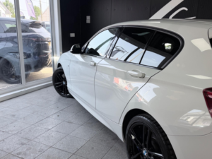 2018 BMW 1 Series 1.5 118i M Sport Shadow Edition Euro 6 (s/s) 5dr in White — image 4