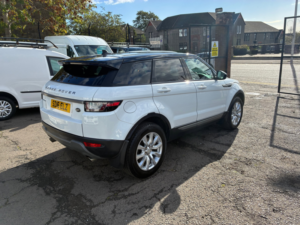 2016 Land Rover Range Rover Evoque 2.0 Ed4 Se SUV 5dr Diesel Manual Fwd Euro 6 (s/s) (150 Ps) in White — image 6