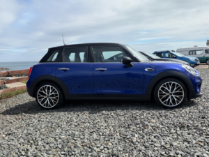 2018 MINI Hatch 1.5 5-Door Hatch Cooper in Blue — image 4