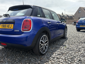 2018 MINI Hatch 1.5 5-Door Hatch Cooper in Blue — image 5