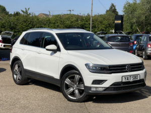 2017 Volkswagen Tiguan 2.0 Tdi Bluemotion Tech Sel in White — image 2