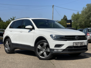 2017 Volkswagen Tiguan 2.0 Tdi Bluemotion Tech Sel in White — image 3