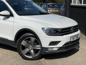 2017 Volkswagen Tiguan 2.0 Tdi Bluemotion Tech Sel in White — image 4