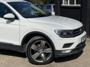 2017 Volkswagen Tiguan 2.0 Tdi Bluemotion Tech Sel in White — image 5