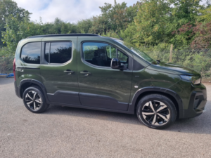 2025 Peugeot Rifter 1.5 Rifter Standard Gt 1.5l Bluehdi 130 Eat8 S&s (wav) in Green — image 5